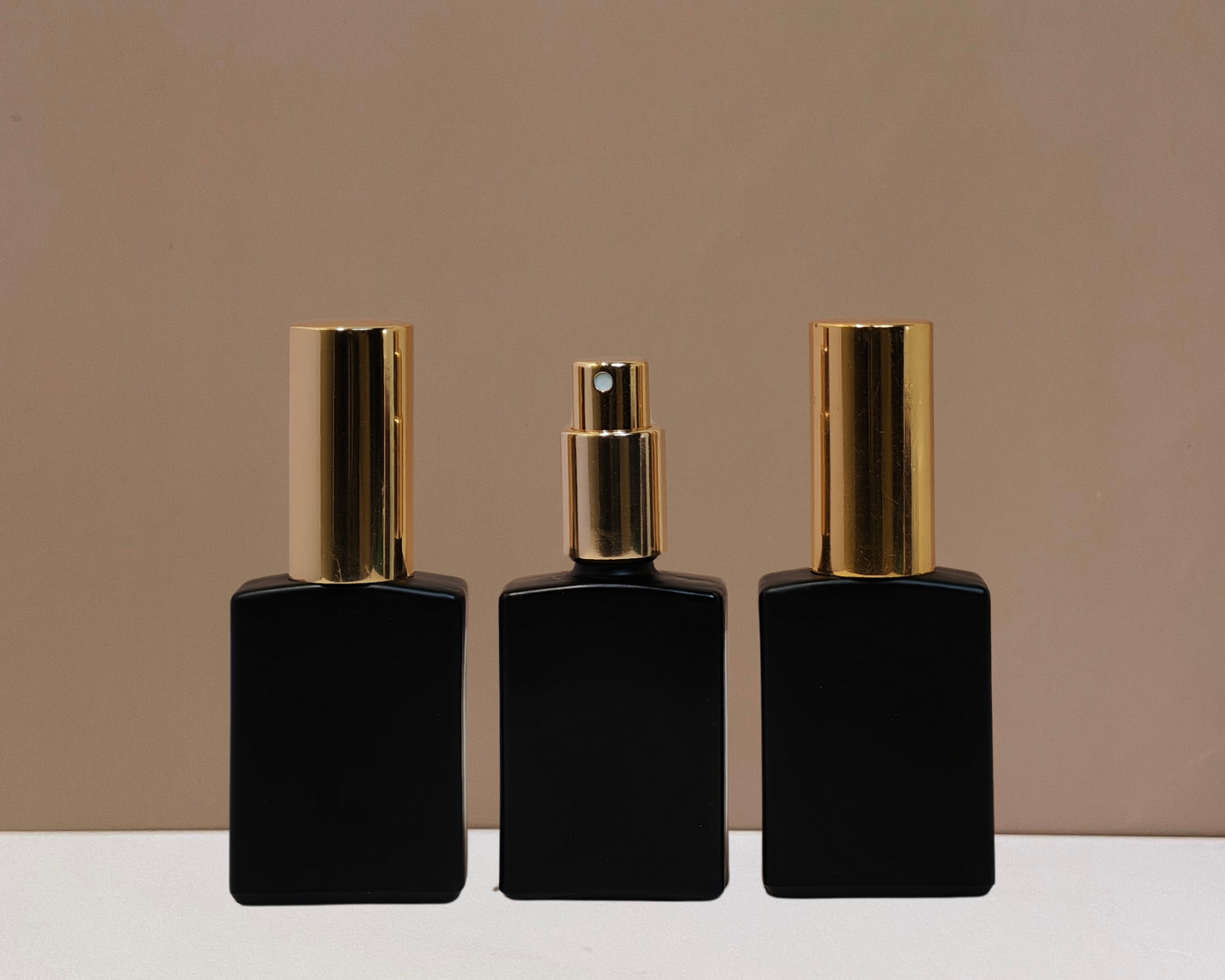 30ml Rectangle Glass Bottle with Gold Mist Sprayer