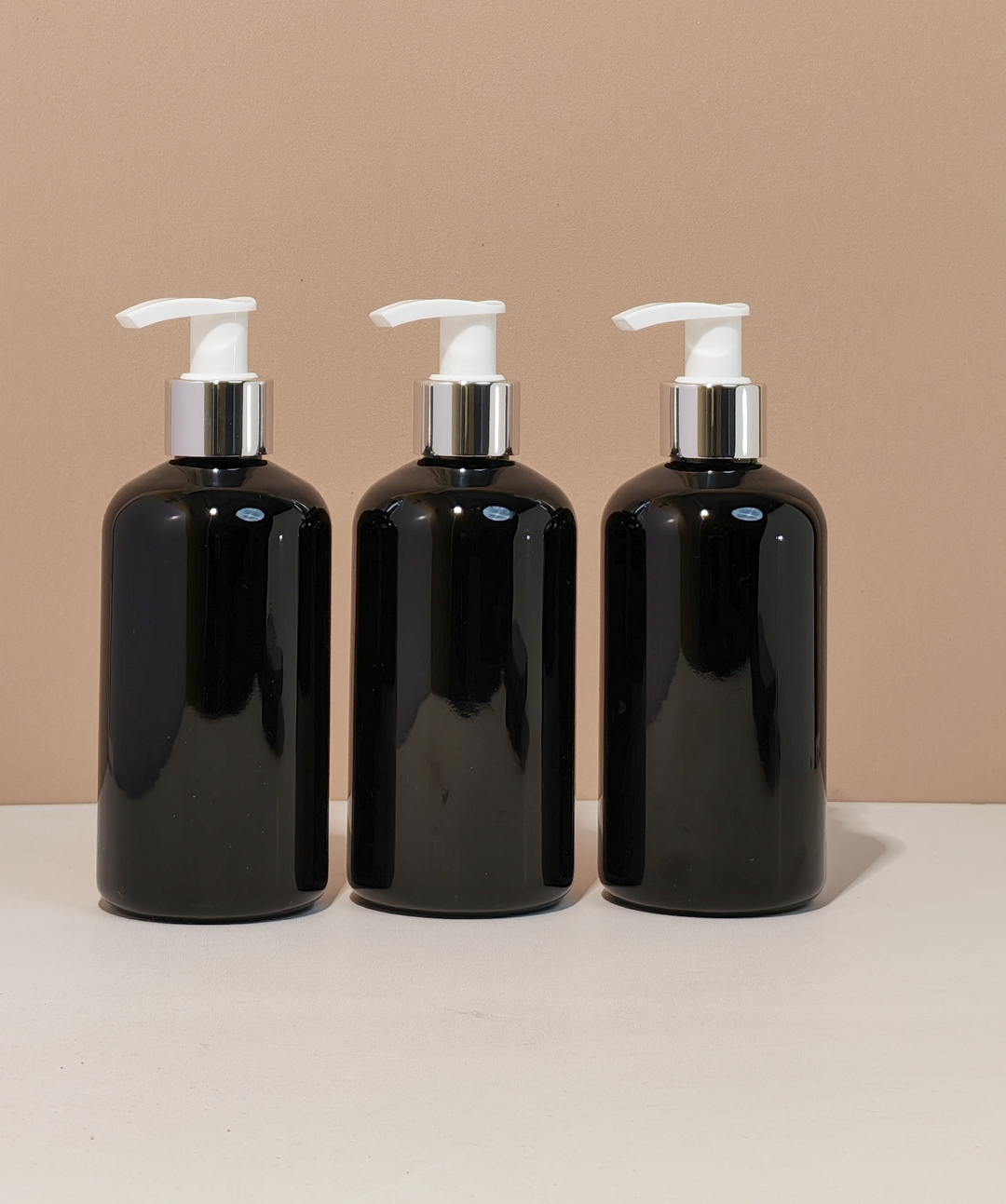 250Ml Short Pet Bottle With Silver White Lotion Pump